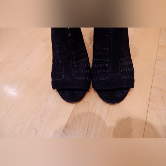 Vince Camuto Cranita Booties - Picture 4 of 9